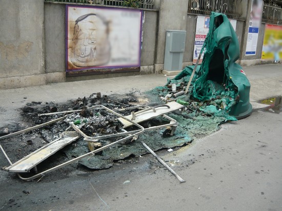 Viale Venezia Giulia: dati alle fiamme i cassonetti dei rifiuti