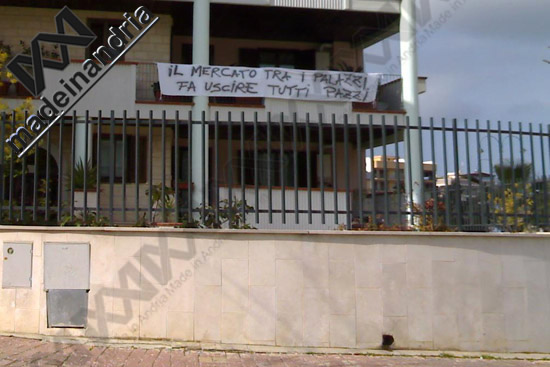 Il mercato tra i palazzi fa uscire tutti pazzi!