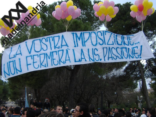 la vostra imposizione non fermerà la nostra passione