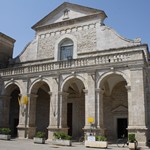 Sabato 28 agosto: processione notturna per il trasferimento del simulacro della Madonna dei Miracoli dalla Cattedrale al Santuario omonimo Sabato 28 agosto: processione notturna per il trasferimento del simulacro della Madonna dei Miracoli dalla Cattedrale al Santuario omonimo